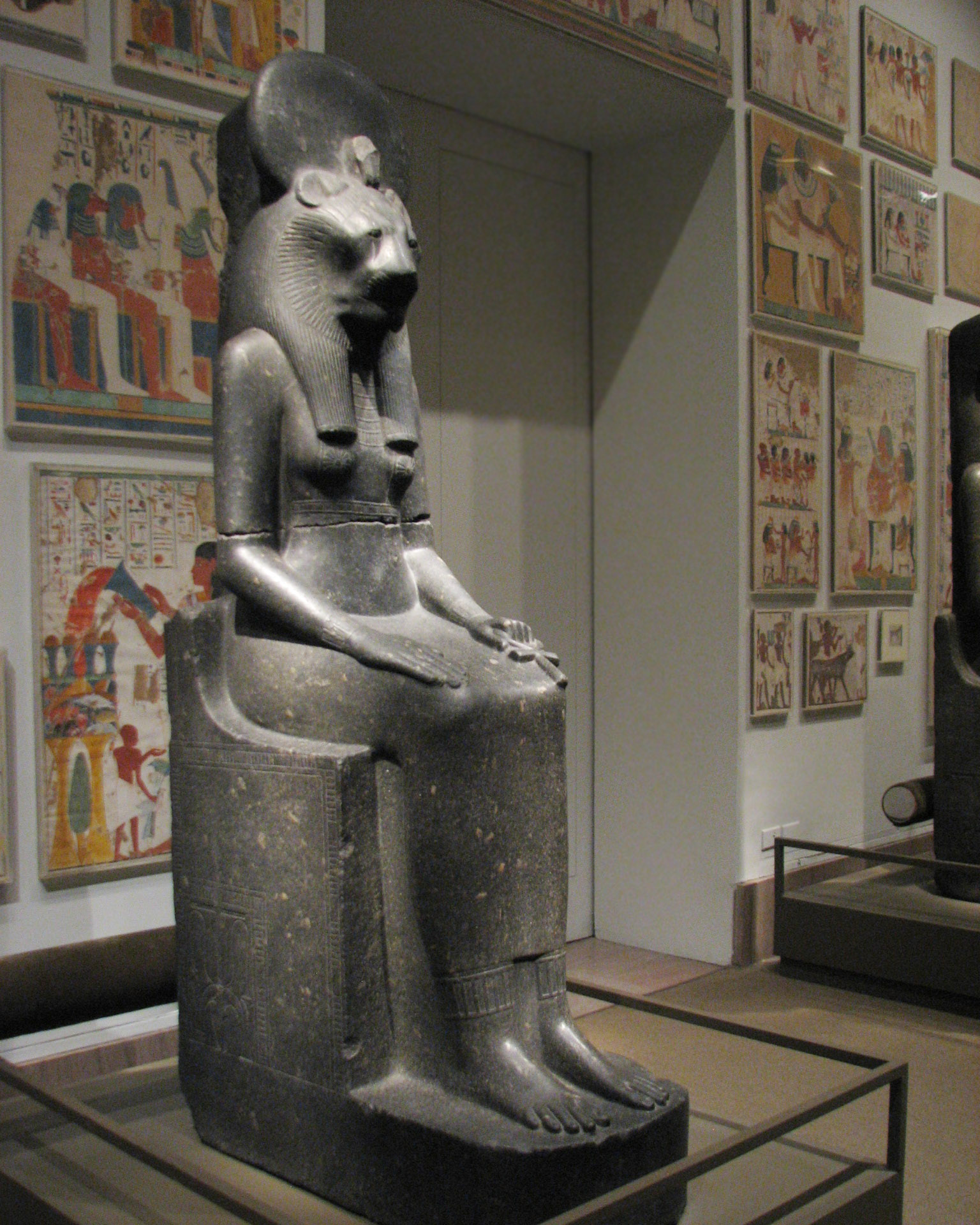 Estatua de Sekhmet sentada